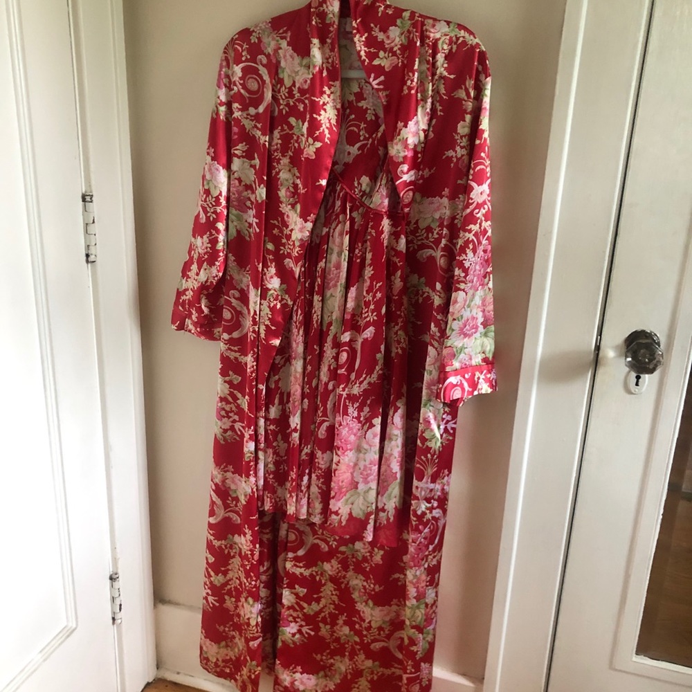Set- Oscar de la Renta floral nightgown and robe